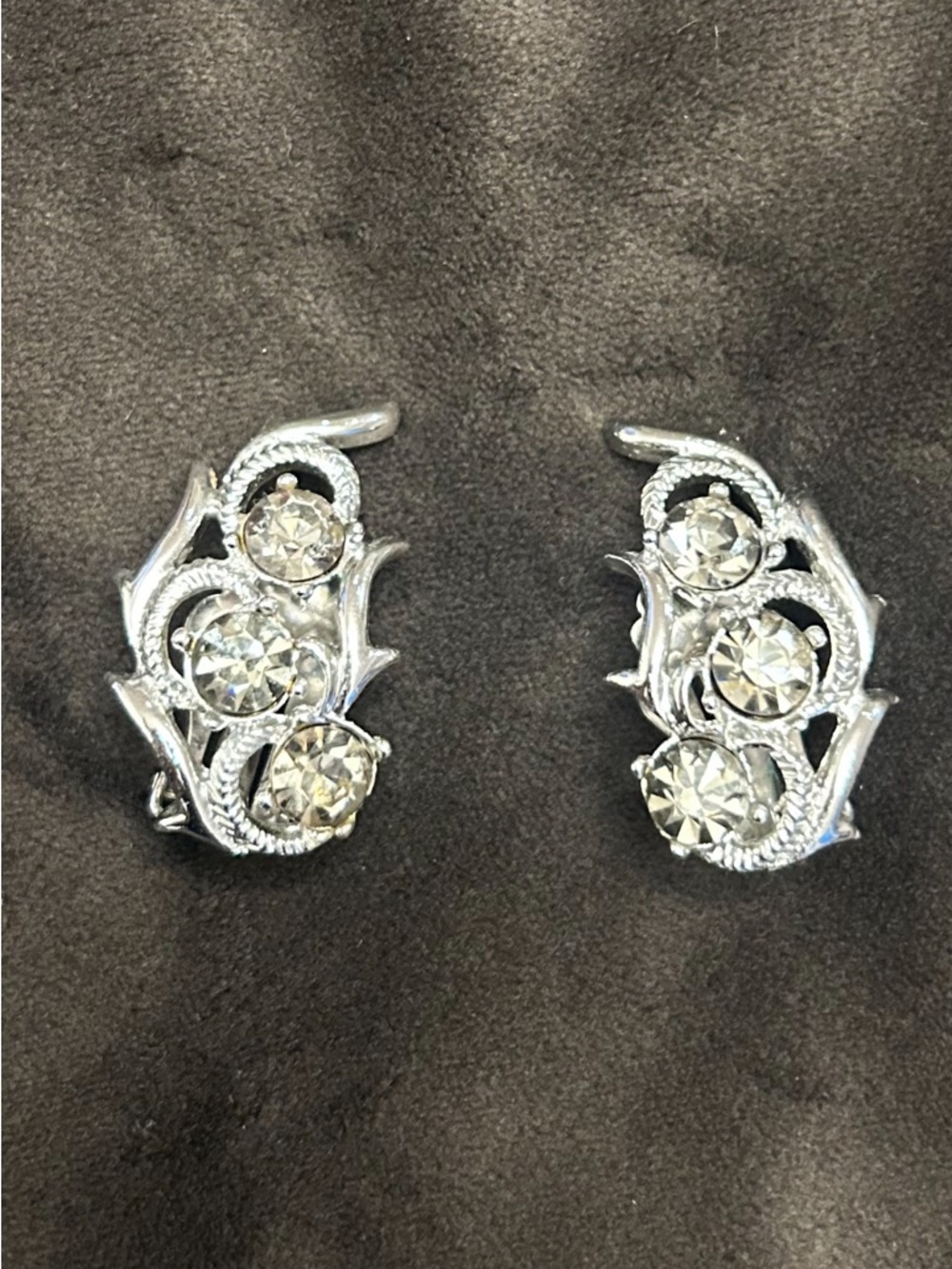 Sarah Coventry Silver And Rhinestone Vintage Clip On Earrings